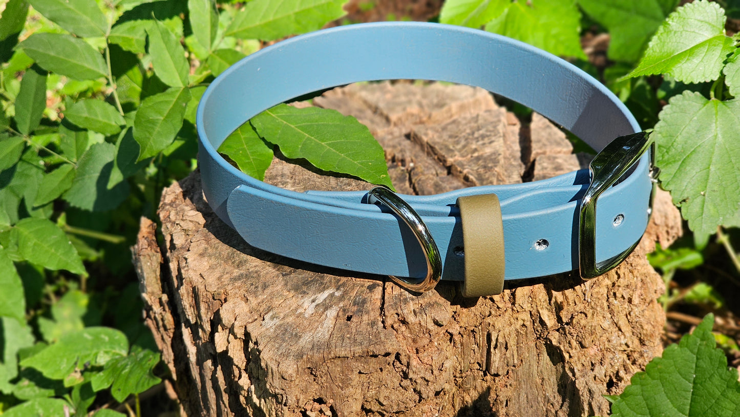 Flat Buckle with Accent Keeper