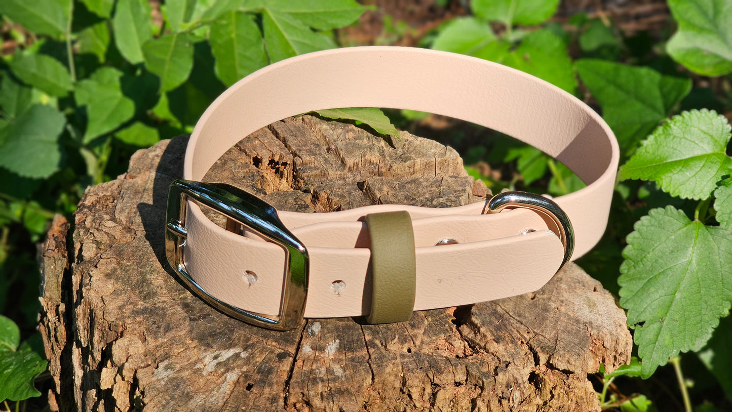 Flat Buckle with Accent Keeper